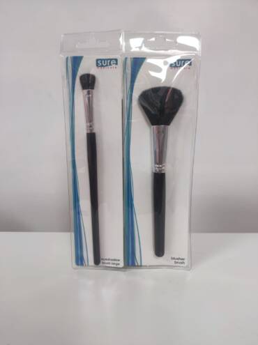 make up brushes 370x495